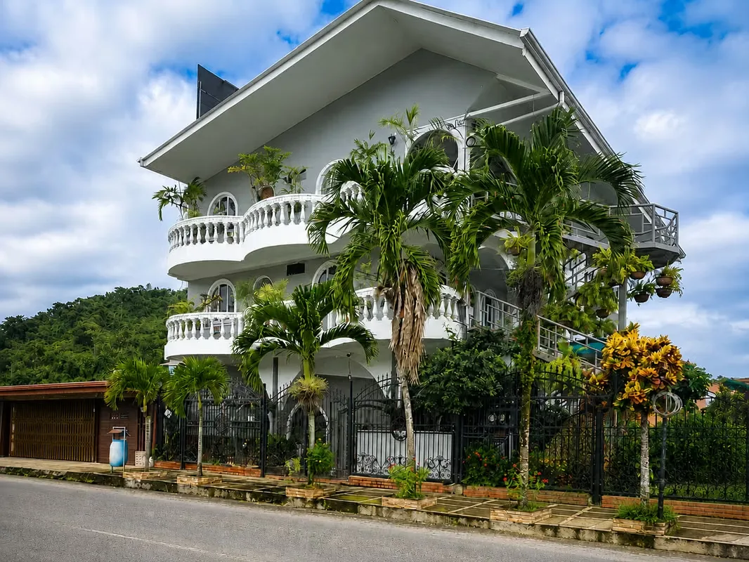 HOTEL LE PRISS INN FOR SALE – QUEPOS HOSPITALITY INVESTMENT OPPORTUNITY