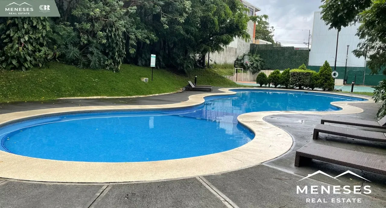 Viva en uno de los condominios más completos de Ulloa, Heredia con excelente ubicación cerca de Zonas Francas y acceso rápido a la autopista General Cañas.