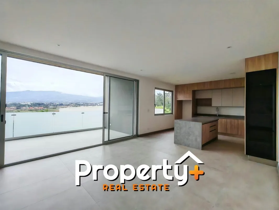 Hay lugares que no solo se habitan… se sienten. Este apartamento de lujo en Guachipelín de Escazú es ...