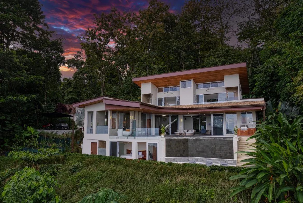 LUXURIOUS TROPICAL STYLE 4 BEDROOM CASA SULIT – 2 ACRES, photo 4