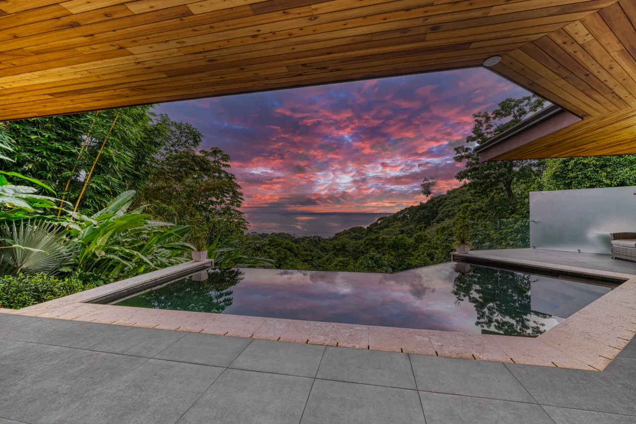 LUXURIOUS TROPICAL STYLE 4 BEDROOM CASA SULIT – 2 ACRES, photo 5