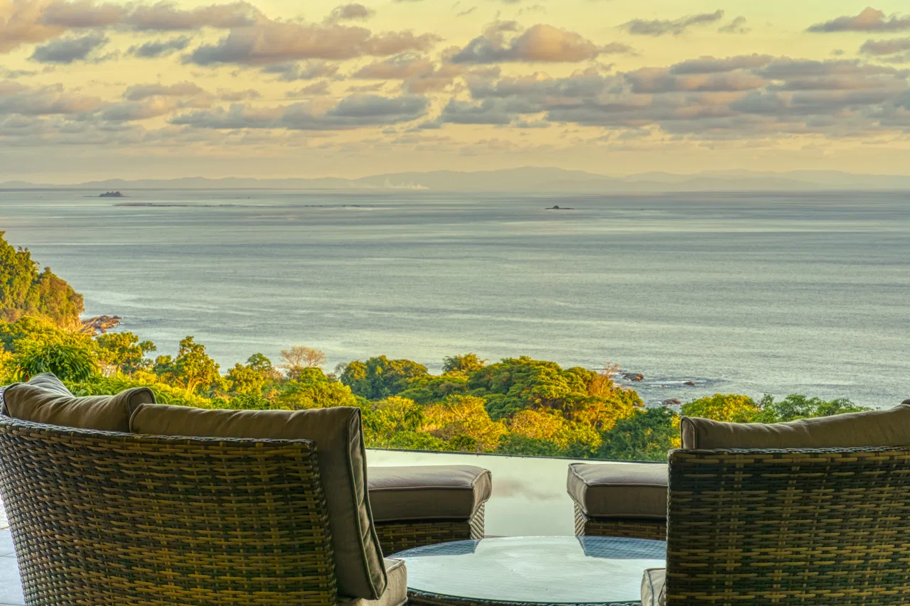LUXURIOUS TROPICAL STYLE 4 BEDROOM CASA SULIT – 2 ACRES, photo 7