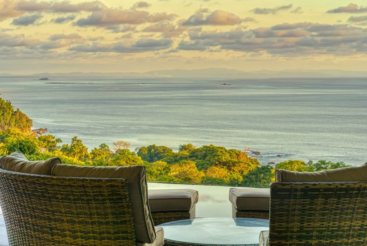 LUXURIOUS TROPICAL STYLE 4 BEDROOM CASA SULIT – 2 ACRES, photo 8