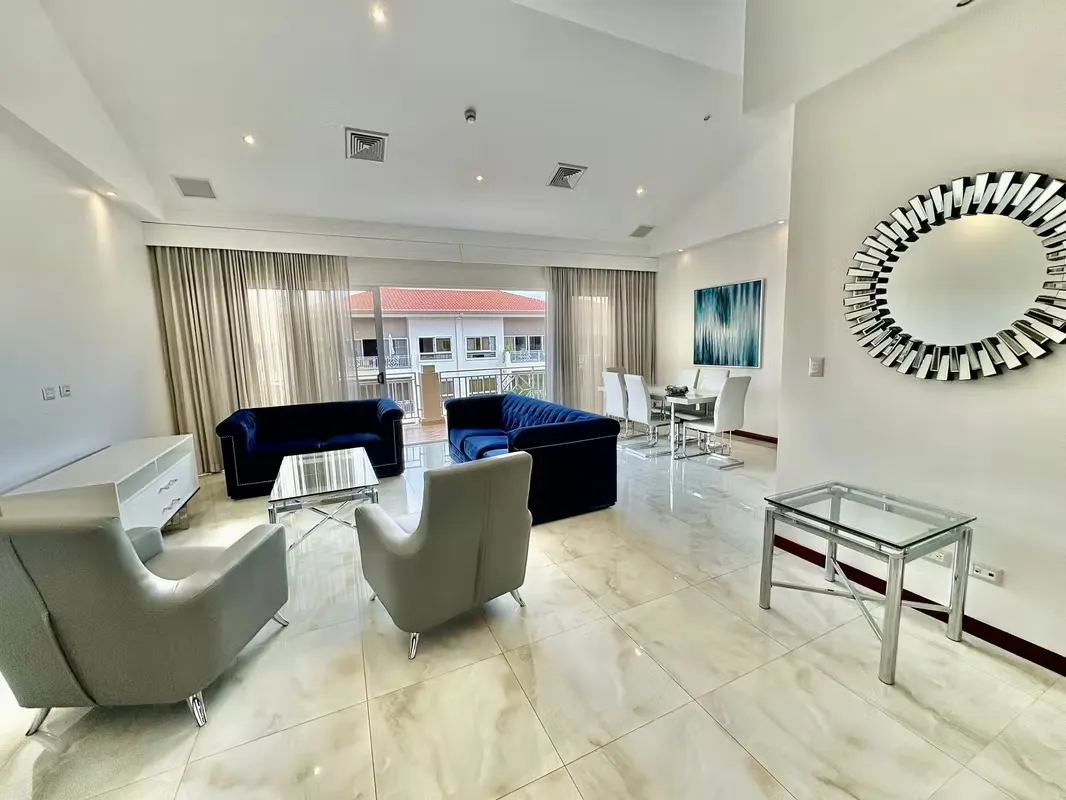 Luxury and spacious furnished apartment for rent, including appliances, located in a condominium in one of the most exclusive and high-value areas of Escazú.