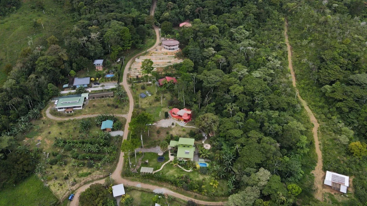 A HOLISTIC SANCTUARY IN SERENITY GARDENS – 1.03 ACRES, photo 7