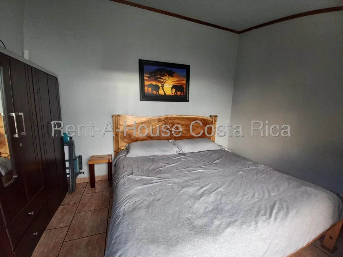 Venta de amplia casa familiar con excelente ubicación en Guadalupe #26-1417 GS - Venta en Goicoechea, photo 4