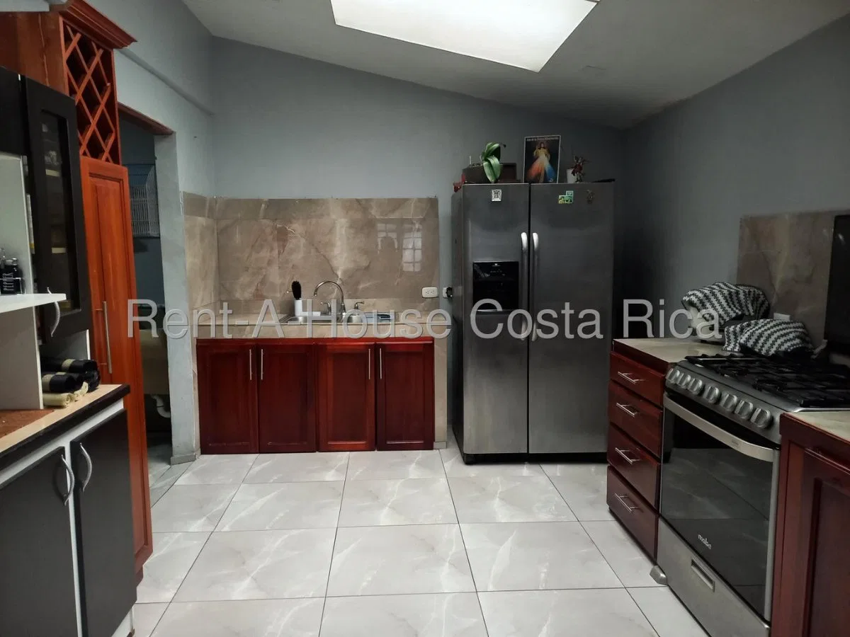 Venta de amplia casa familiar con excelente ubicación en Guadalupe #26-1417 GS - Venta en Goicoechea, photo 6