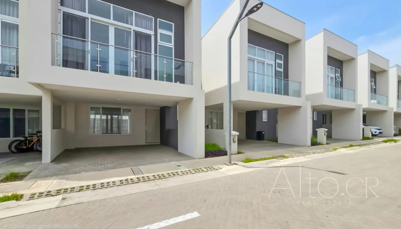 Casa con una de las mejores zonas convenientes de Escazu, de diseño moderno con areas sociales completas ideal para el disfrute familiar, cableado subterraneo, seguro y tranquilo. ...