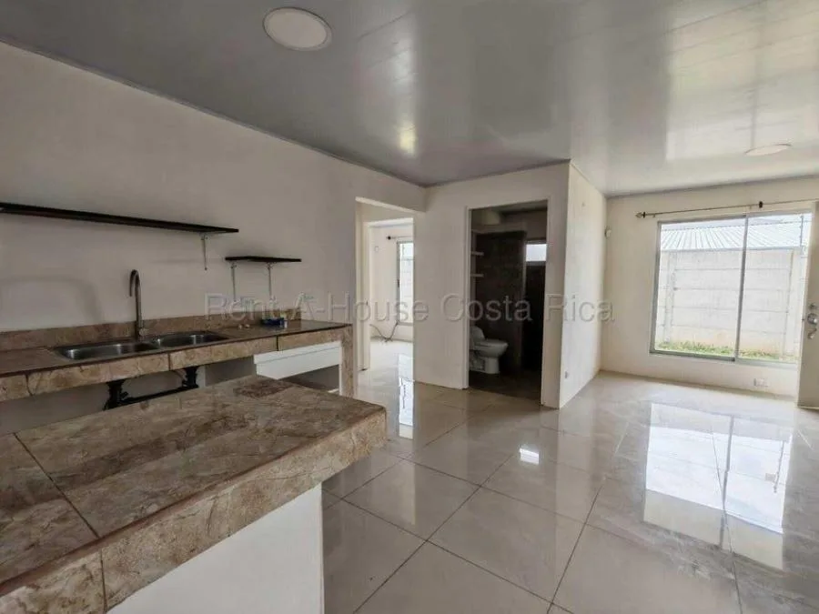 Alquiler de Propiedad con 2 Apartamentos en San Isidro de Heredia. RAH 26-1621 - Alquiler / Renta en San Isidro, photo 2