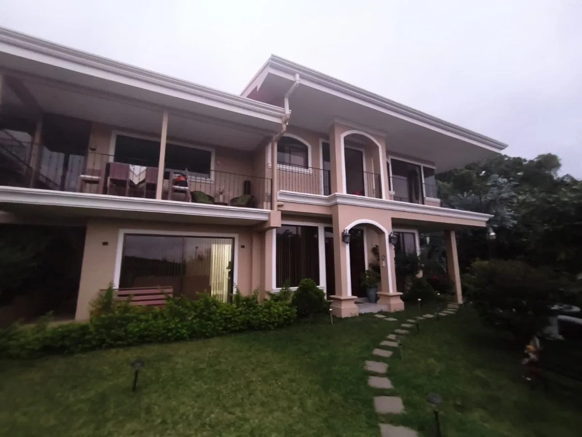 Alquiler de amplio apartamento en las nubes de Santa Barbara de Heredia  - Alquiler / Renta en Santa Bárbara