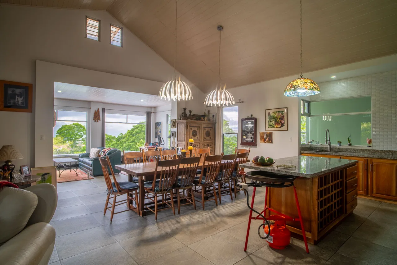 Casa de 1 Planta En Venta En San Rafael De Heredia, 4.538 m² De Terreno Con Espectacular Vista Al Valle Central