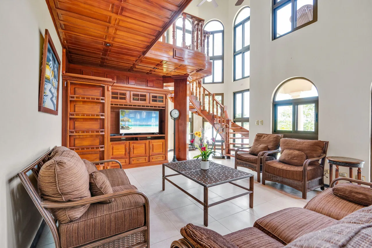 OCEAN VIEW ESTATE HOME WITH GUEST BUNGALOW, CARETAKER HOME, FRUIT TREES, AND WATERFALL – 3.47 ACRES, photo 16