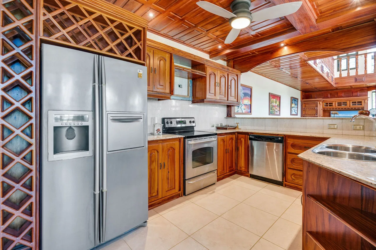 OCEAN VIEW ESTATE HOME WITH GUEST BUNGALOW, CARETAKER HOME, FRUIT TREES, AND WATERFALL – 3.47 ACRES, photo 22