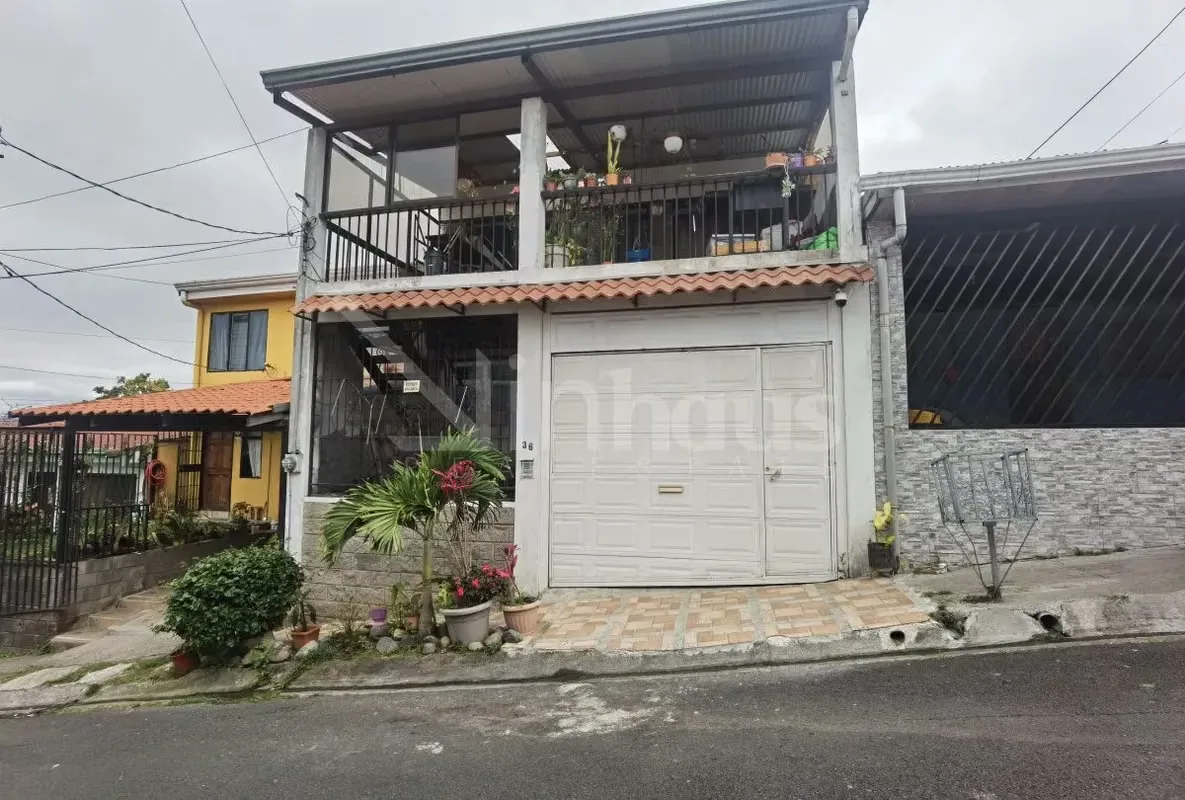Propiedad con una casa y dos apartamentos. En primera planta tenemos 4 habitaciones y 3 baños completos, sala, comedor y cocina, además de un área de patio. En la segunda planta hay ..., photo 4