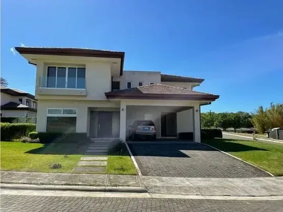 This home is located in the exclusive residential community of Hacienda Espavel, in La Guácima, Alajuela. It features 400 m² of living space on a 807 m² lot. The property includes a ...