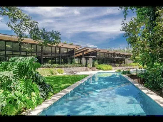 This home is located in the exclusive residential community of Hacienda Espavel, in La Guácima, Alajuela. It features 400 m² of living space on a 807 m² lot. The property includes a ..., photo 16
