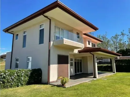 This home is located in the exclusive residential community of Hacienda Espavel, in La Guácima, Alajuela. It features 400 m² of living space on a 807 m² lot. The property includes a ..., photo 3