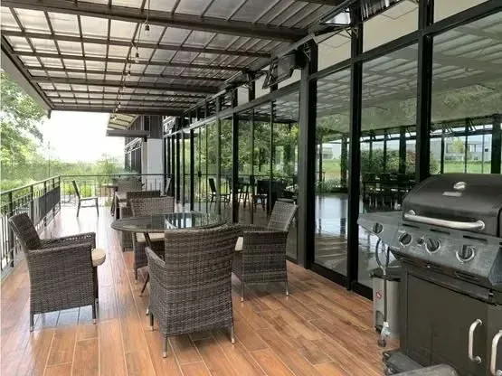 This home is located in the exclusive residential community of Hacienda Espavel, in La Guácima, Alajuela. It features 400 m² of living space on a 807 m² lot. The property includes a ..., photo 6