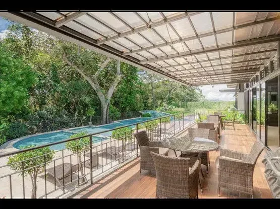 This home is located in the exclusive residential community of Hacienda Espavel, in La Guácima, Alajuela. It features 400 m² of living space on a 807 m² lot. The property includes a ..., photo 7
