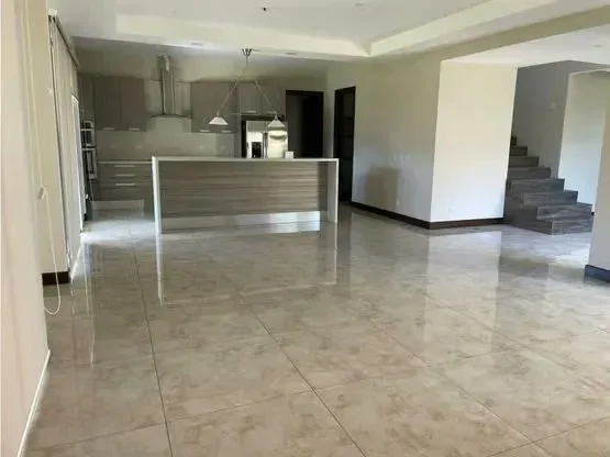 This home is located in the exclusive residential community of Hacienda Espavel, in La Guácima, Alajuela. It features 400 m² of living space on a 807 m² lot. The property includes a ..., photo 10