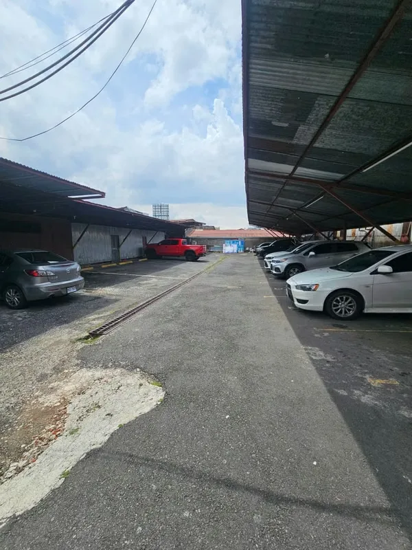 Oportunidad de inversión: locales comerciales y parqueo público en San José Centro