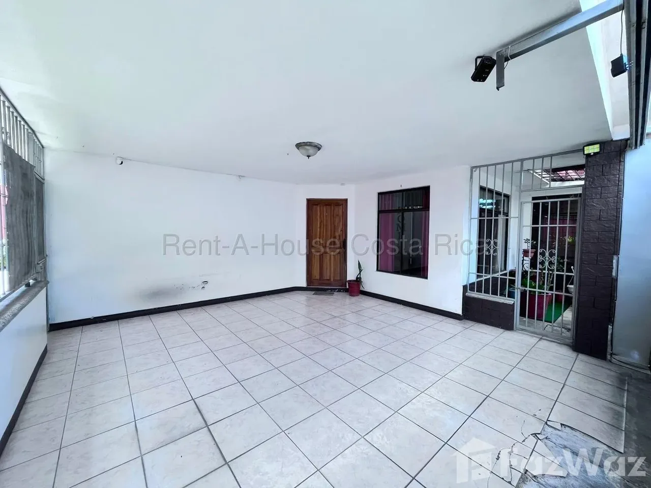 4 Bedroom House for Sale at Goicochea for $160,000, photo 2