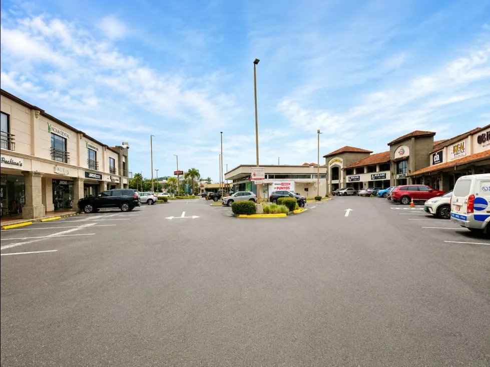 Local Comercial u Oficina en Escazú – Plaza con multiples parqueos