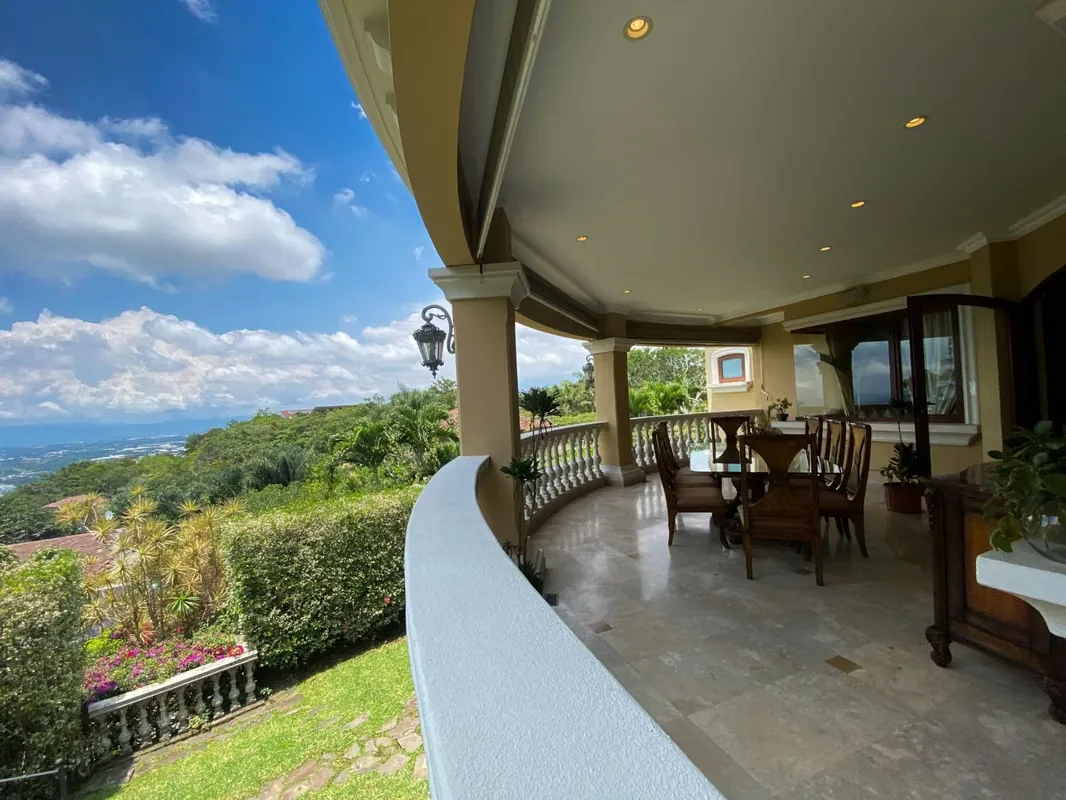 House for Sale in Santa Ana - 124; 827 m ² - 124; Vista al Valle