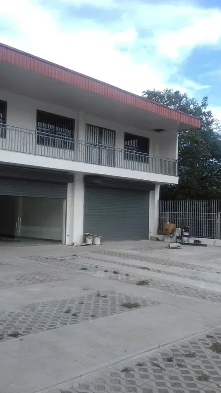 Plaza Atlantis, zona comercial, para comercio u oficinas con paradas de buses cercanas. muy buena ...