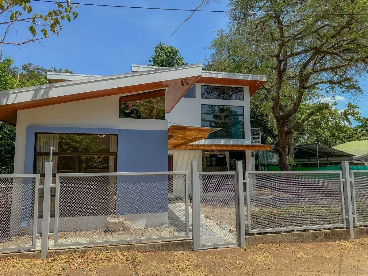 Charming Anna's Tree House - 2BR Home with Garden, Terrace & Office