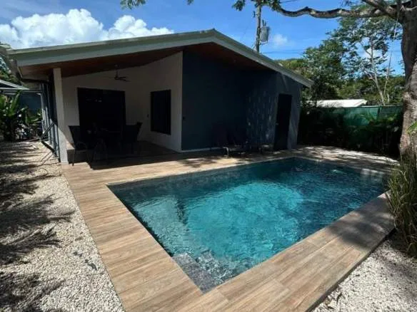 Casa Jardín Tropical, 3 bedroom home with a pool, located in gated community near Tamarindo