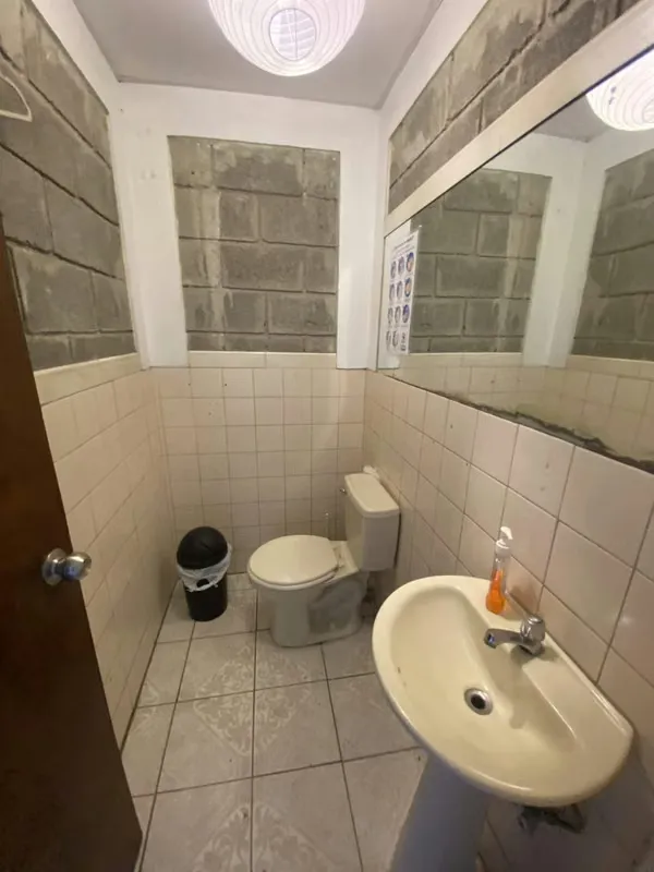 Alquiler de local comercial en magnífica ubicación en Rohrmoser, apto para diversos negocios., photo 2