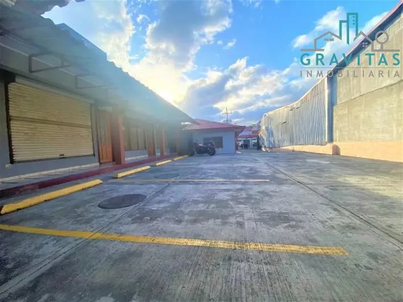 Commercial premises and offices are rented in the Tres Ríos commercial plaza, located just 150 m from the park. The plaza offers you comfort and security with affordable options for ..., photo 3