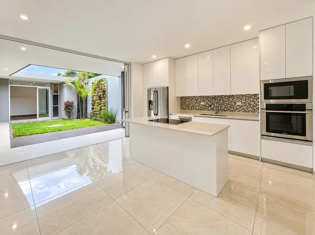 HOUSE FOR RENT/SALE IN EVORA CONDOMINIUM, SANTA ANA