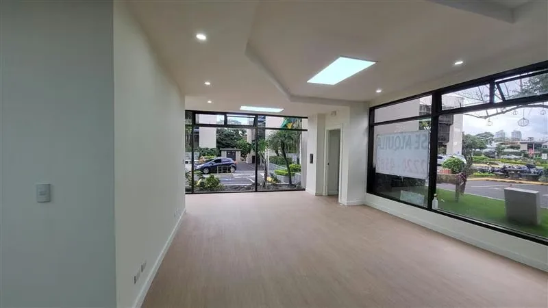 Oficina en Venta en La Sabana con Inquilino y Rentabilidad del 8.5%