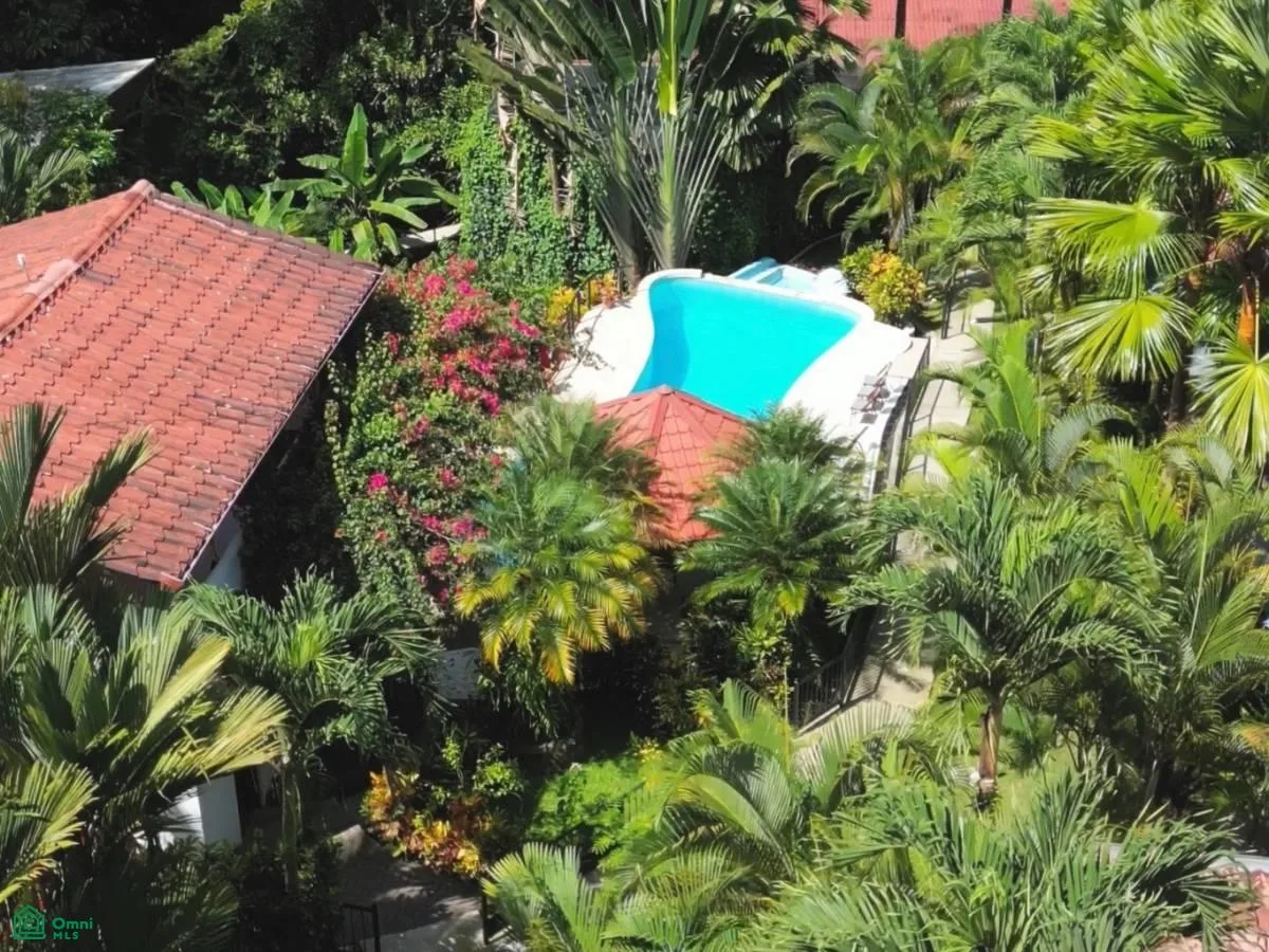 2,86 ACRES – Retiro junto al río con 6 villas, suite principal, piscina de agua!, photo 6