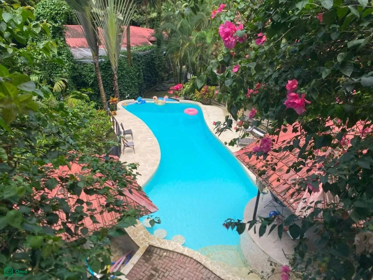 2,86 ACRES – Retiro junto al río con 6 villas, suite principal, piscina de agua!, photo 7