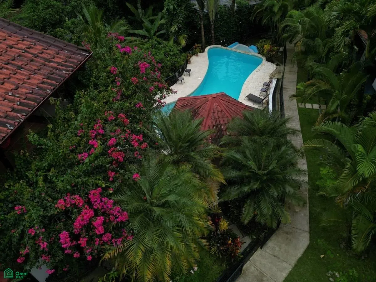 2,86 ACRES – Retiro junto al río con 6 villas, suite principal, piscina de agua!, photo 8