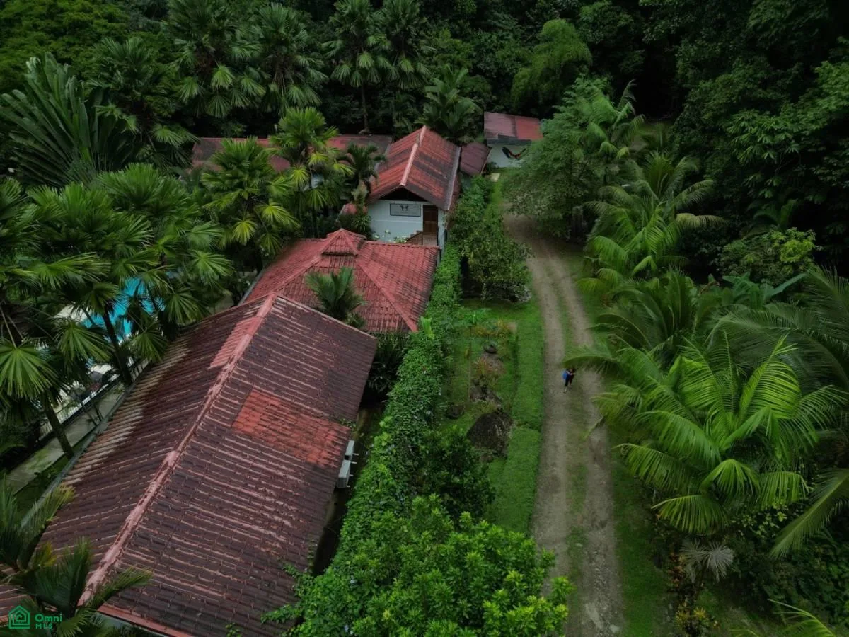 2,86 ACRES – Retiro junto al río con 6 villas, suite principal, piscina de agua!, photo 10