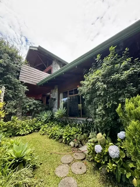 Located in Los Ángeles de San Rafael, one of Heredia’s most desirable residential areas, this remarkable estate offers an exceptional combination of privacy, generous living spaces, ..., photo 6
