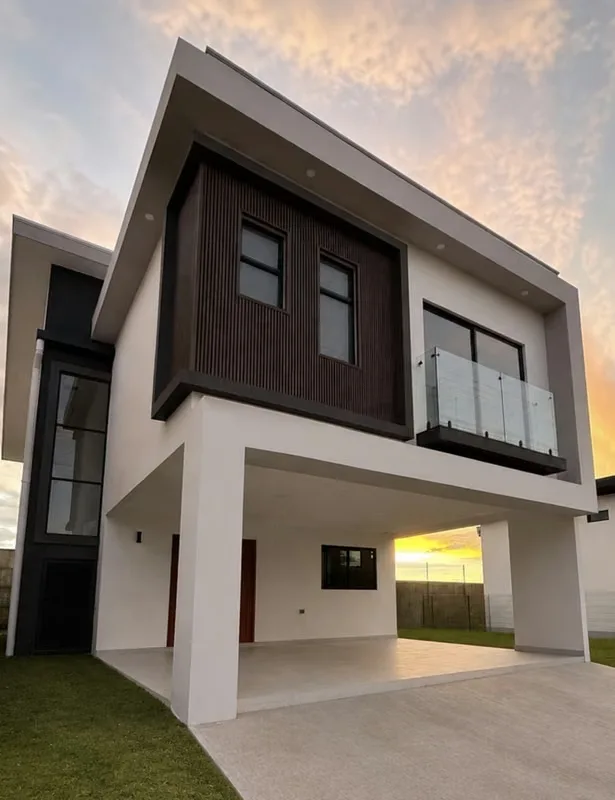 Casa nueva, moderna y lista para estrenar en Santo Domingo de Heredia, con excelentes acabados y espacios diseñados para ...