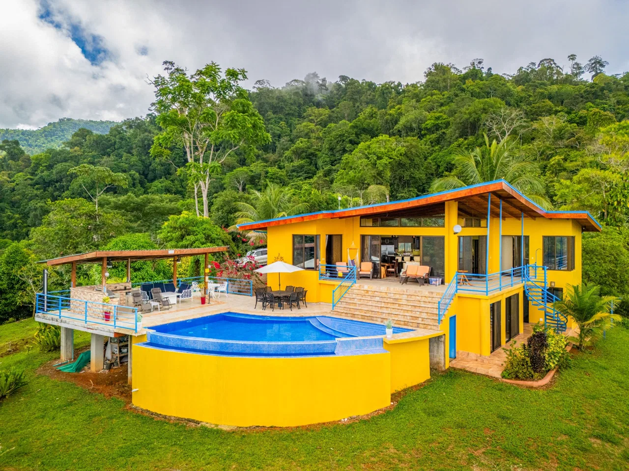 PROPERTY WITH PANORAMIC VIEWS OF THE OCEAN AND MOUNTAINS – 10.30 ACRES