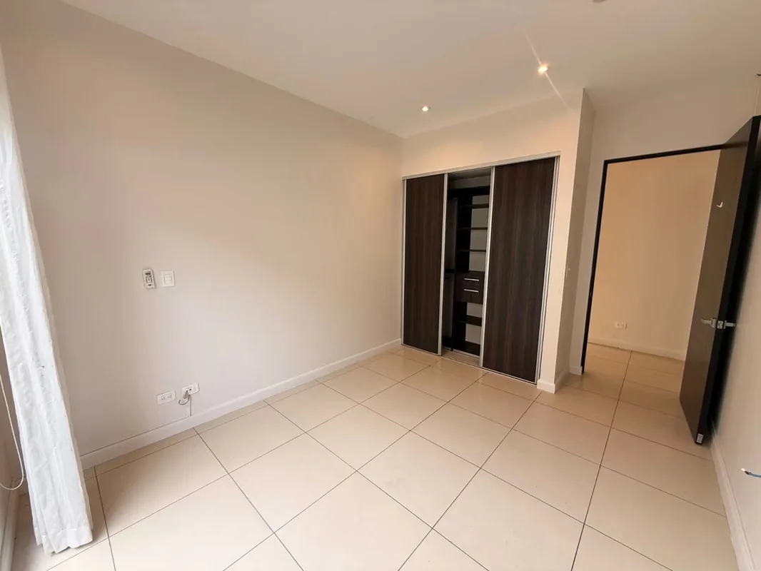 Viva con amplitud, privacidad y comodidad en una exclusiva residencia con jardín perimetral, terraza techada y espacios ..., photo 13