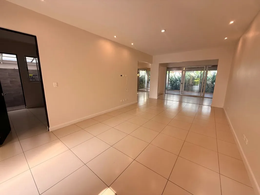 Viva con amplitud, privacidad y comodidad en una exclusiva residencia con jardín perimetral, terraza techada y espacios ..., photo 7