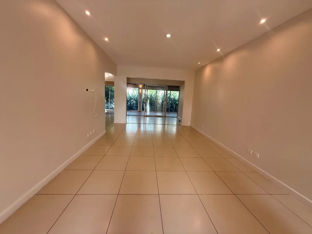 Viva con amplitud, privacidad y comodidad en una exclusiva residencia con jardín perimetral, terraza techada y espacios ..., photo 9