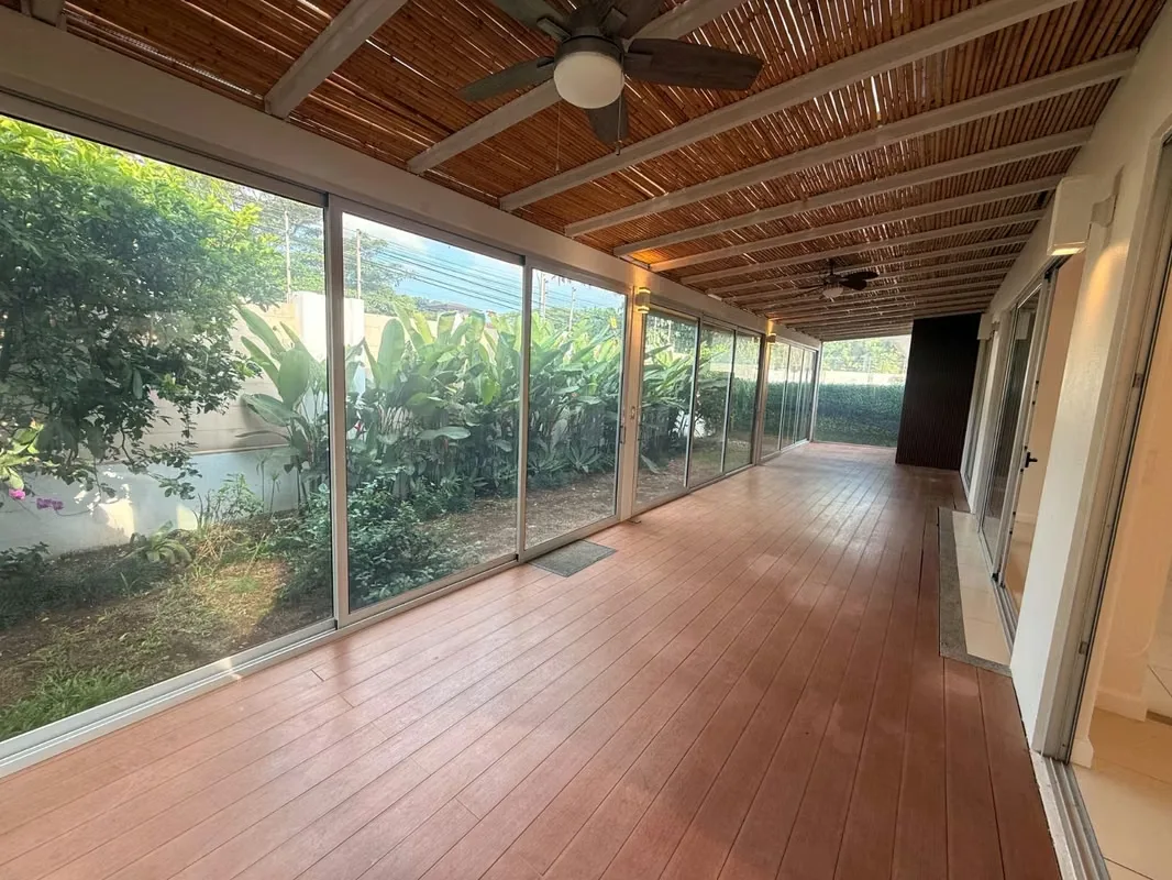 Viva con amplitud, privacidad y comodidad en una exclusiva residencia con jardín perimetral, terraza techada y espacios ..., photo 10
