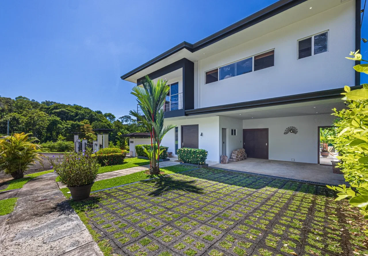 Villa a pocos pasos de Playa Hermosa