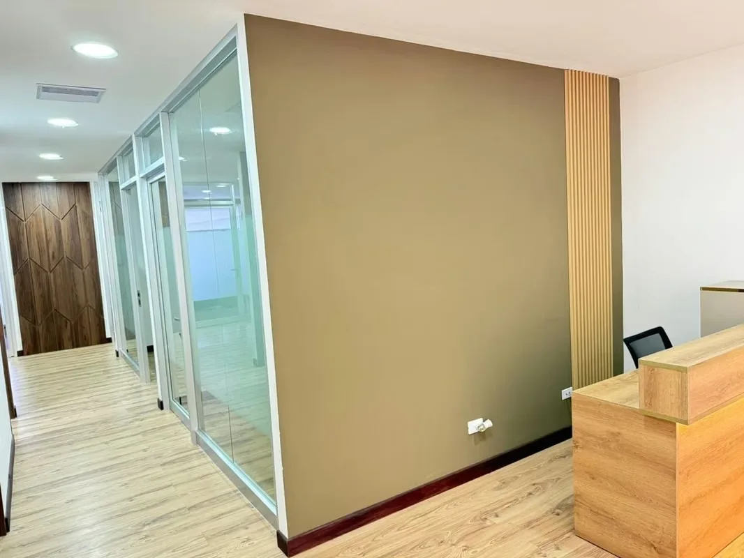 Description: Office, meeting room, kitchen and coffee area. Internet, light and water.