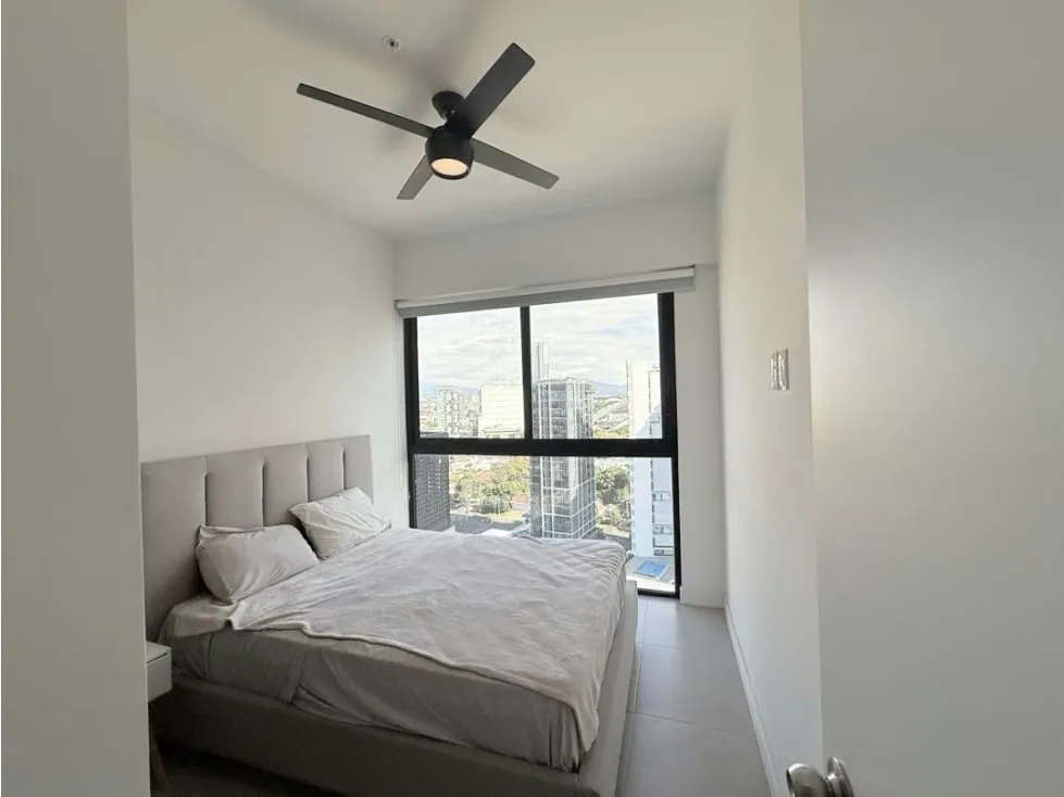 Ubicado en Rohrmoser, una de las zonas residenciales más exclusivas y cotizadas del Gran Área Metropolitana, este moderno apartamento en el condominio Sky Garden se encuentra en el ..., photo 3