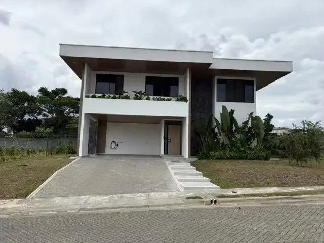 Casa de Lujo en Venta | Condominio Espavel, La Guácima